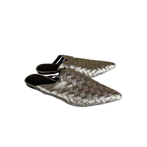 Sigerson Morrison Silver Woven Leather Mules Pointed Toe Flats Size 9.5 - Picture 1 of 7